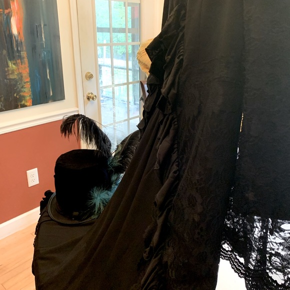 HALLOWEEN COSTUME!! - Picture 1 of 7